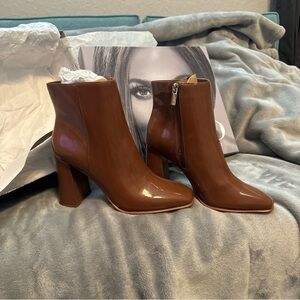 NIB Jennifer Lopez JLo Josey patent leather-Cognac booties!  8.5M